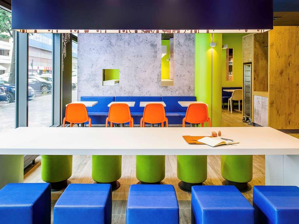 Ibis Budget Lyon Est ベノ レストラン 写真